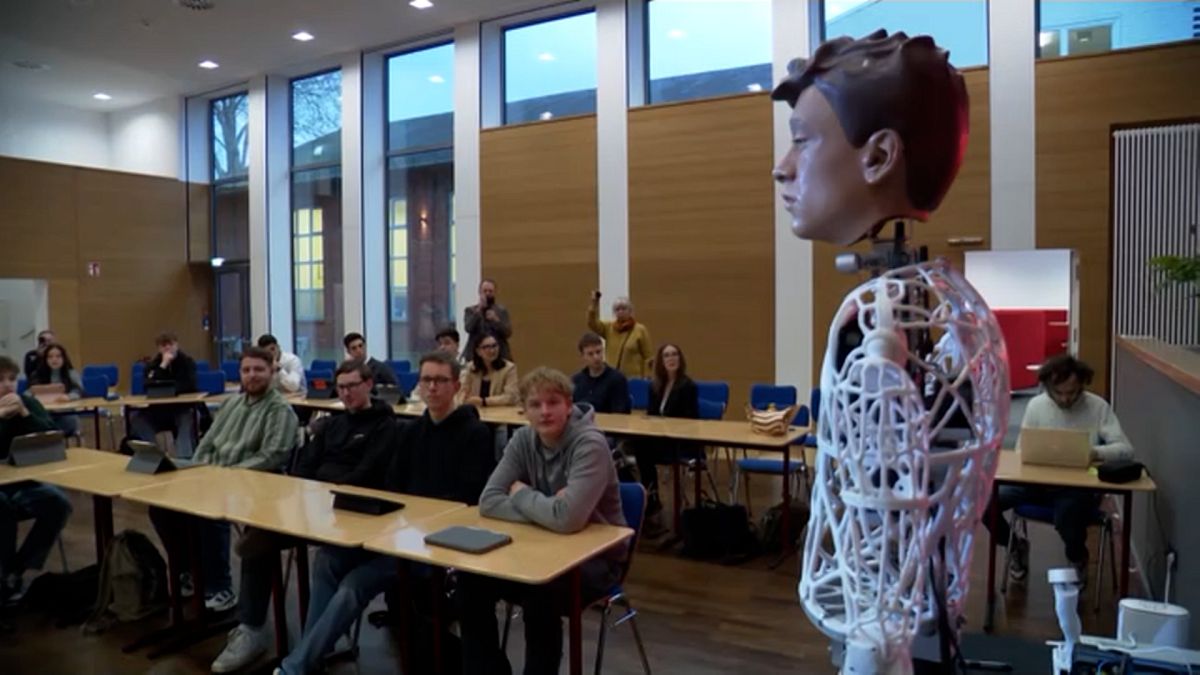 Video. Watch: AI-powered robot teaches German students [Video]