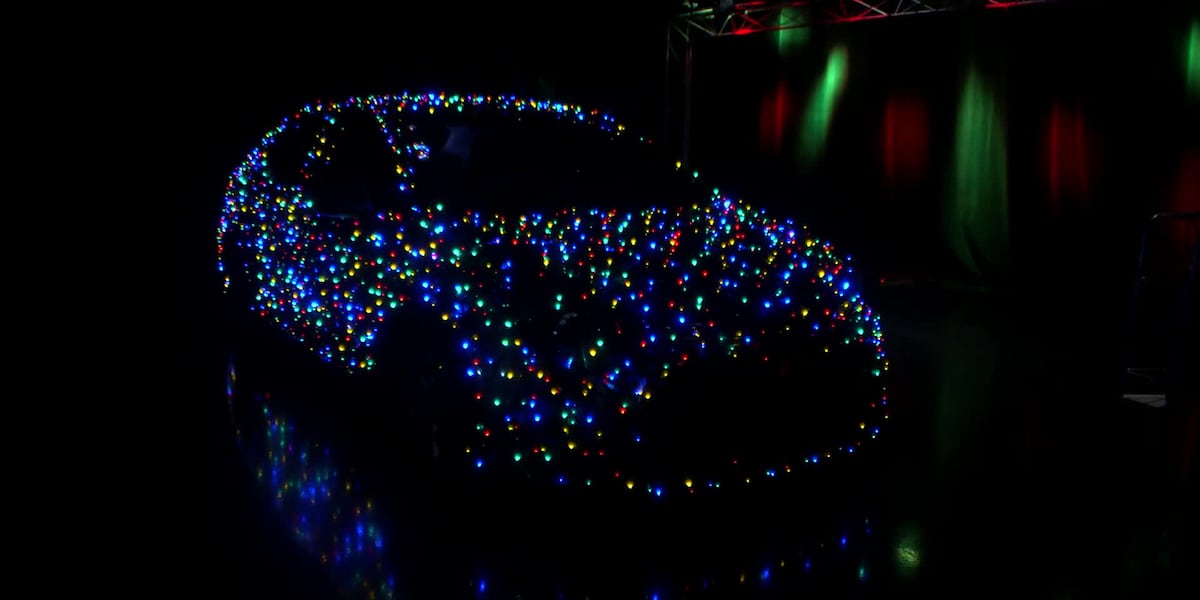 Scottdale police warn drivers about decorating cars in Christmas lights [Video]