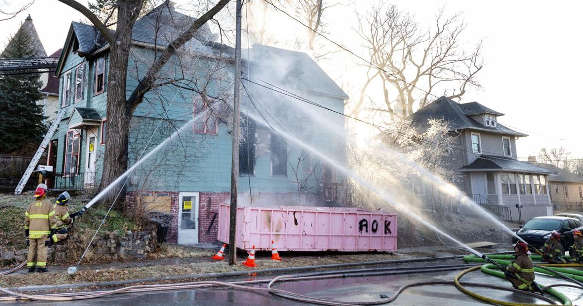 Firefighters battle vacant house fire at vacant house near 40th and Izard Streets [Video]