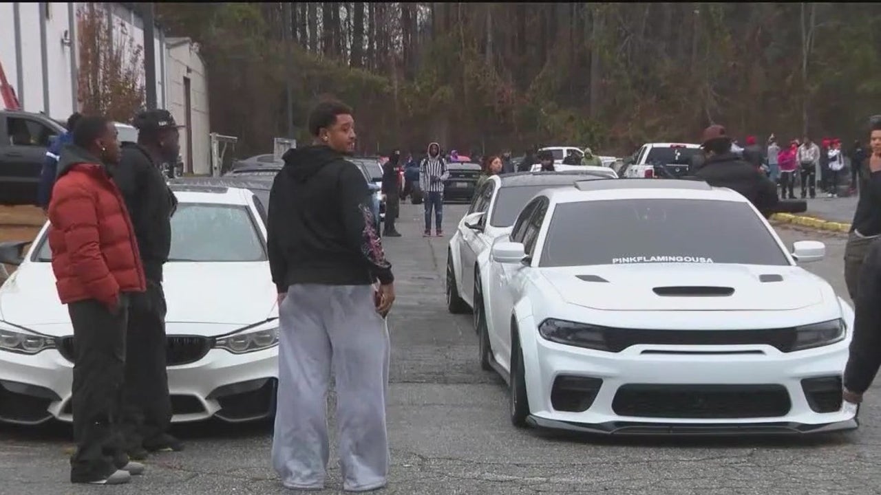 Legal street racing event draws thousands in Atlanta [Video]