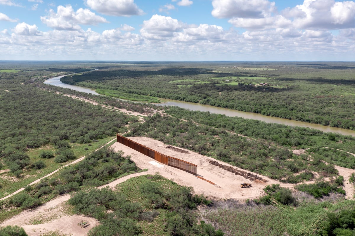 Landowner resistance forces Texas to build wall in remote areas [Video]