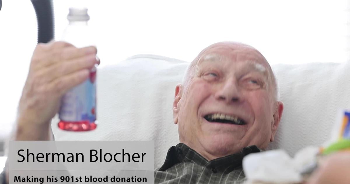 90-year-old Lincoln man makes 901st blood donation [Video]