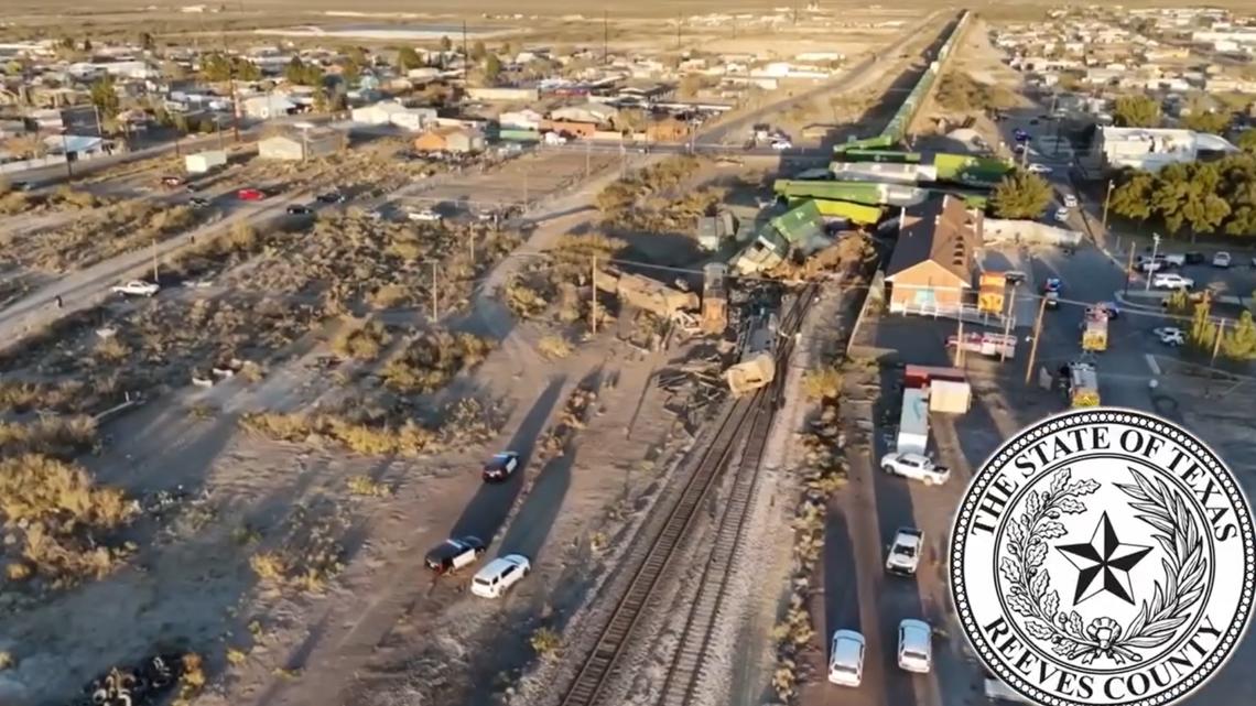 1 dead after train derails, hits Chamber of Commerce building in Pecos, Texas [Video]