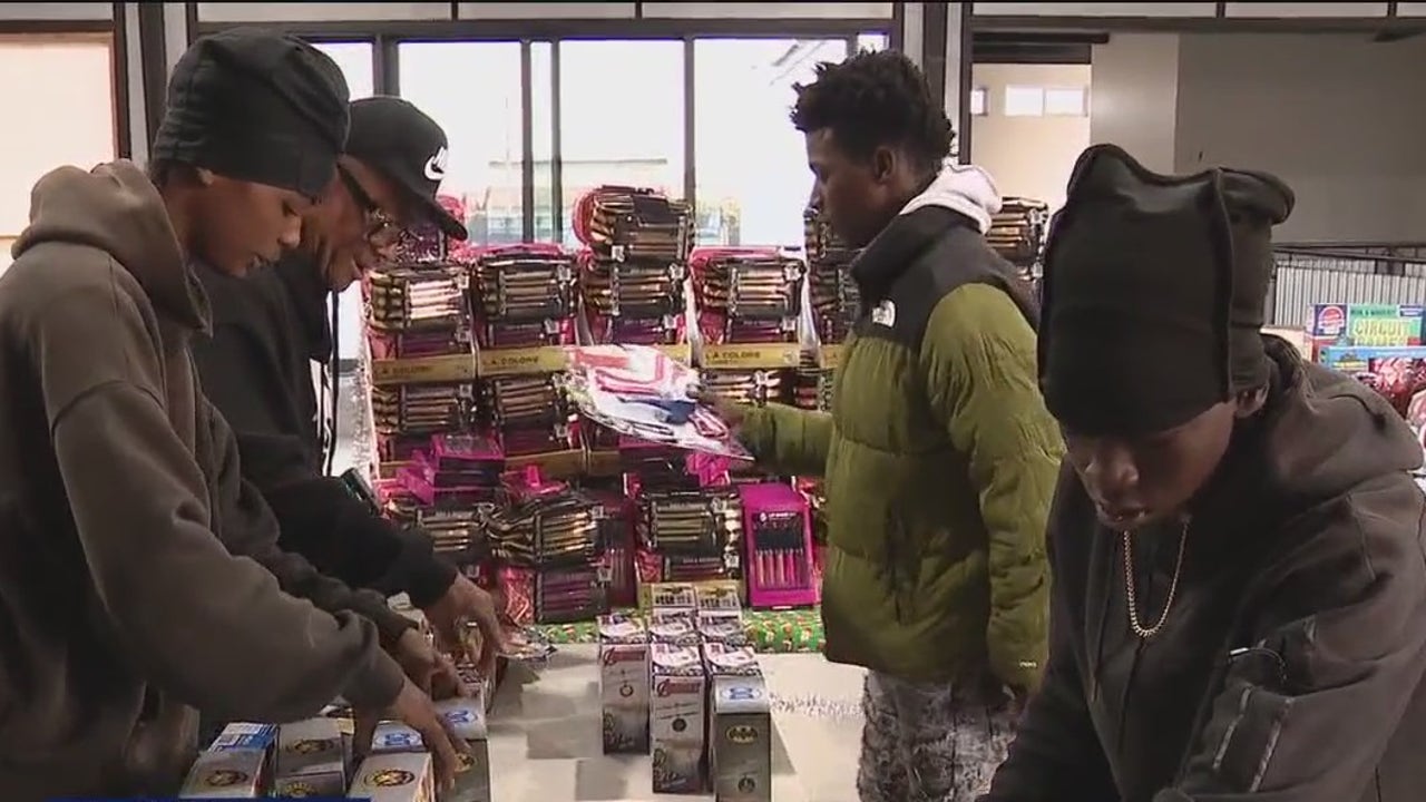 Youth and adult offenders volunteer at Oakland toy giveaway to give back [Video]