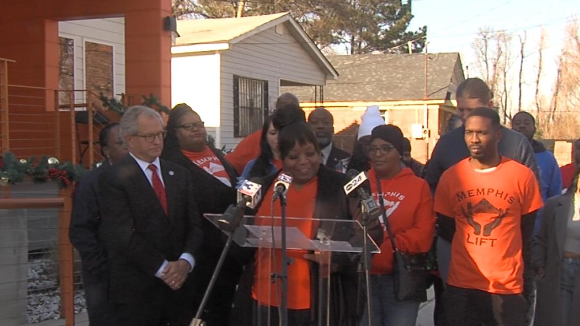 Community rallies behind MSCS Superintendent Dr. Marie Feagins amid controversy. [Video]