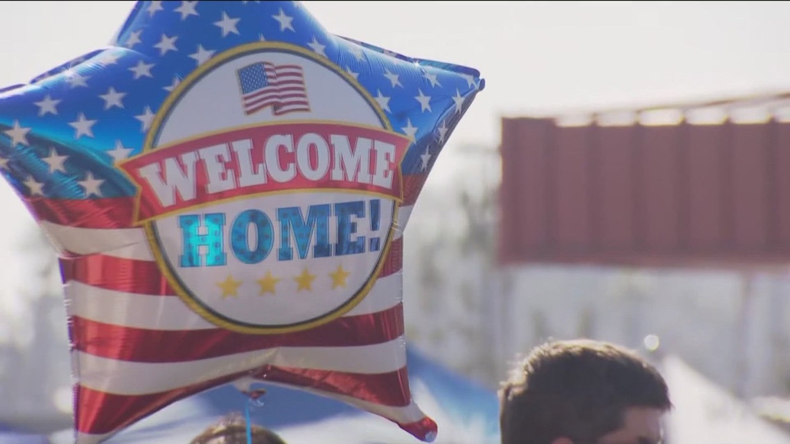 USS Abraham Lincoln returns to San Diego, families reunited [Video]