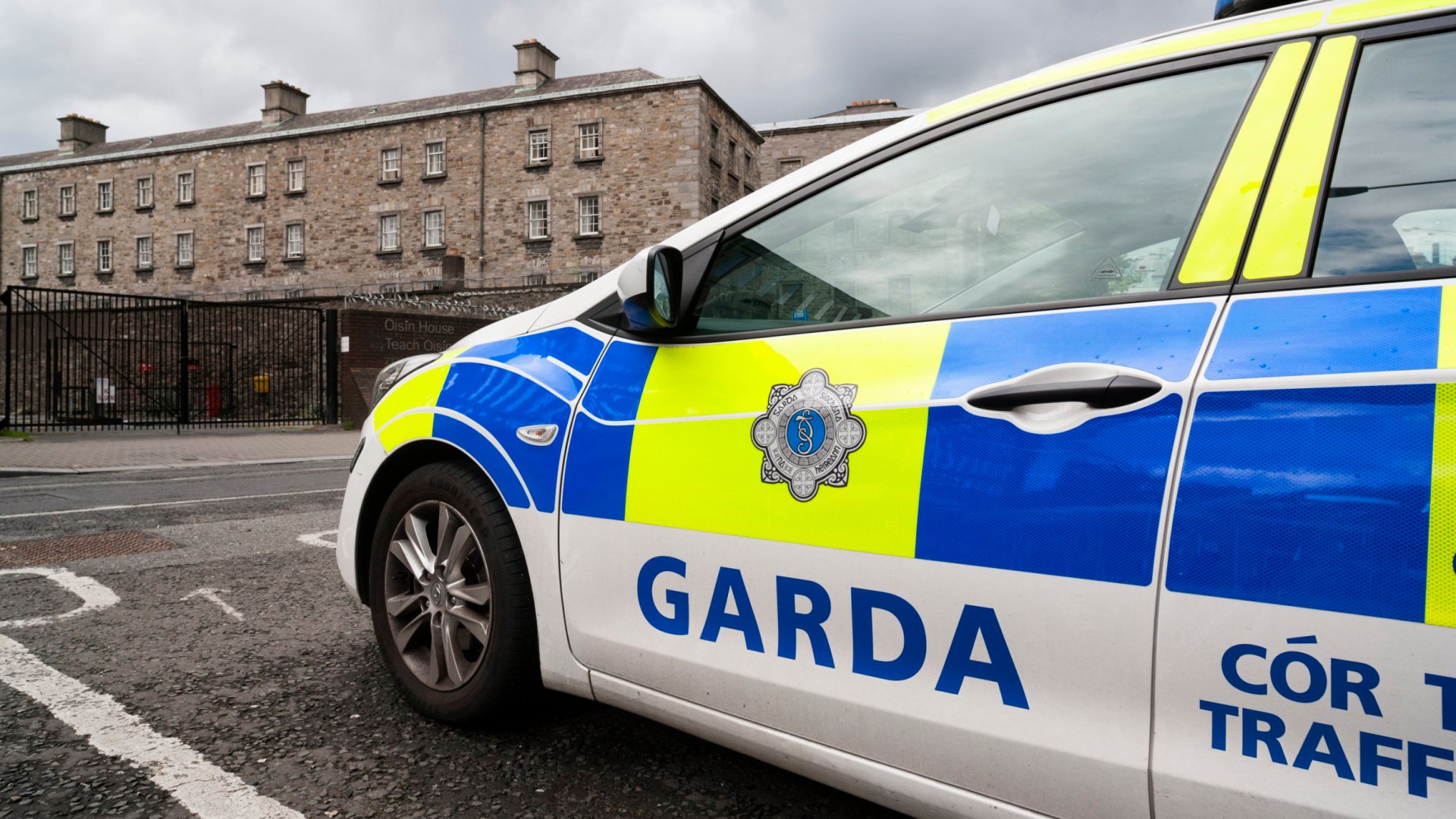 Gardai issue major public appeal after two incidents in Kerry involving weaponised altercation and horror crash [Video]