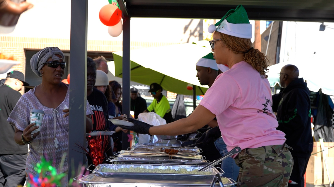 Urban Alchemy bringing Christmas cheer to Austin’s homeless population [Video]