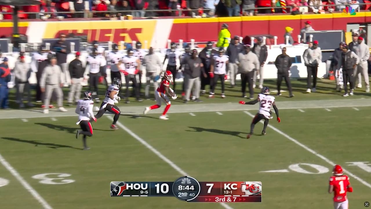 Wide Receiver Hollywood Brown’s Second Catch of Game Goes for 20-yard Gain [Video]