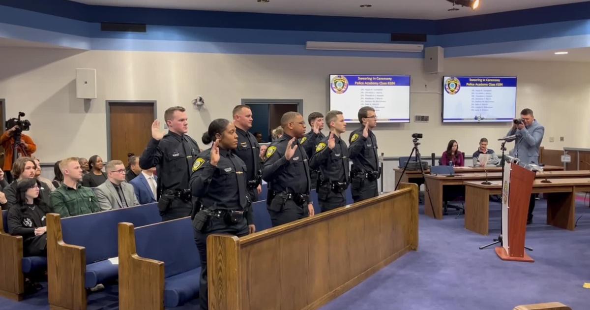 Swearing-in of new Lynchburg police officers [Video]