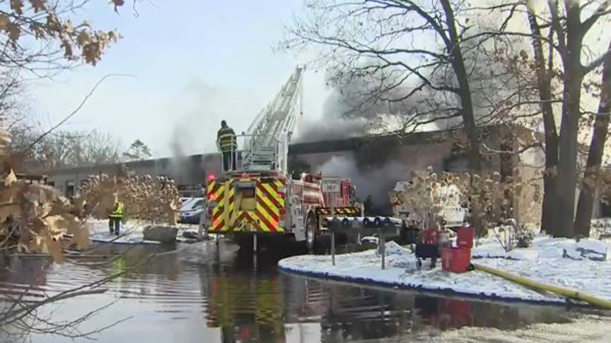 Fire crews battle multi-alarm blaze in industrial warehouse in Tewksbury - Boston News, Weather, Sports [Video]