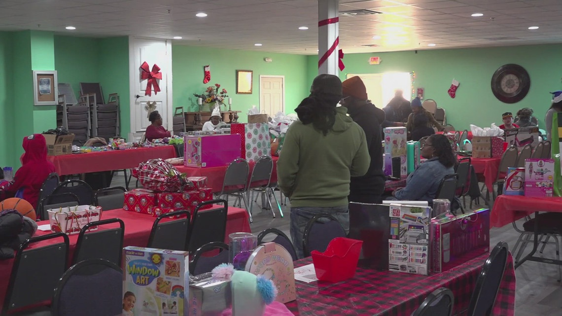 Jacksonville church hit by 2023 tornado uses new building to give back [Video]