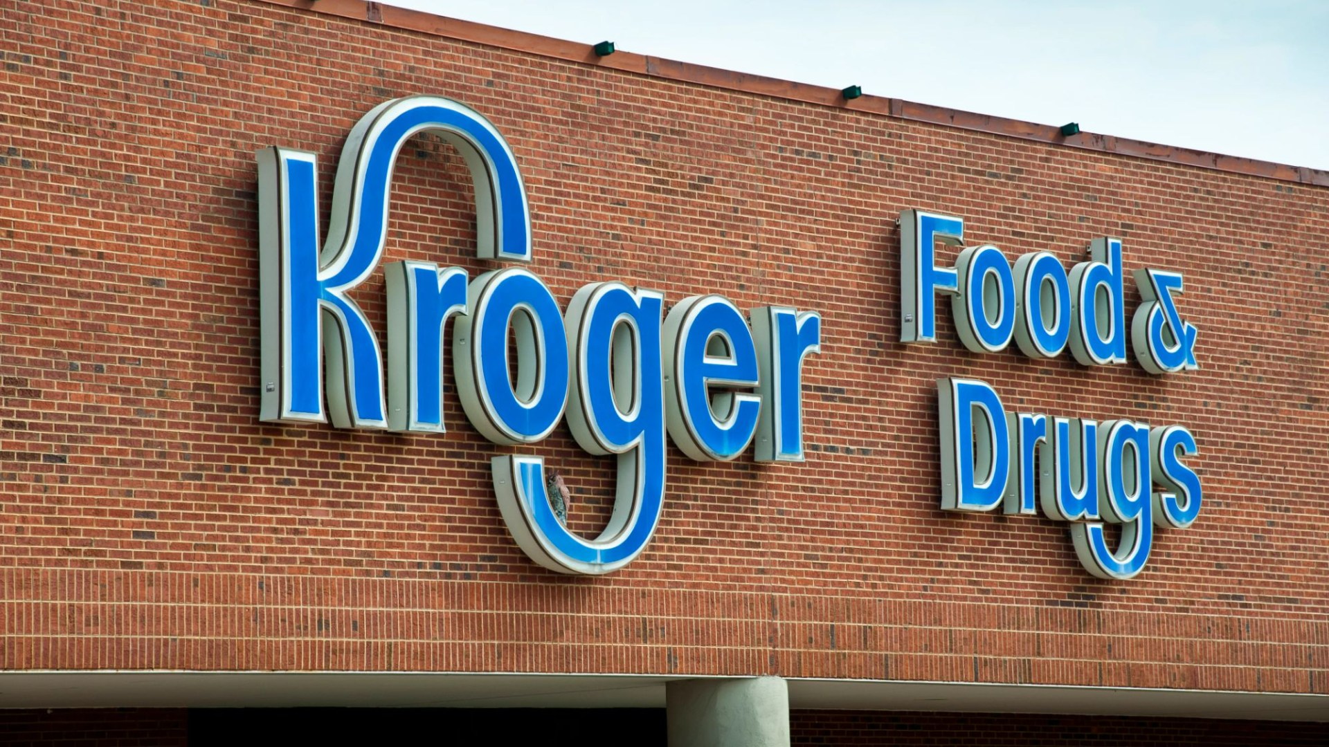 Kroger apologizes after 