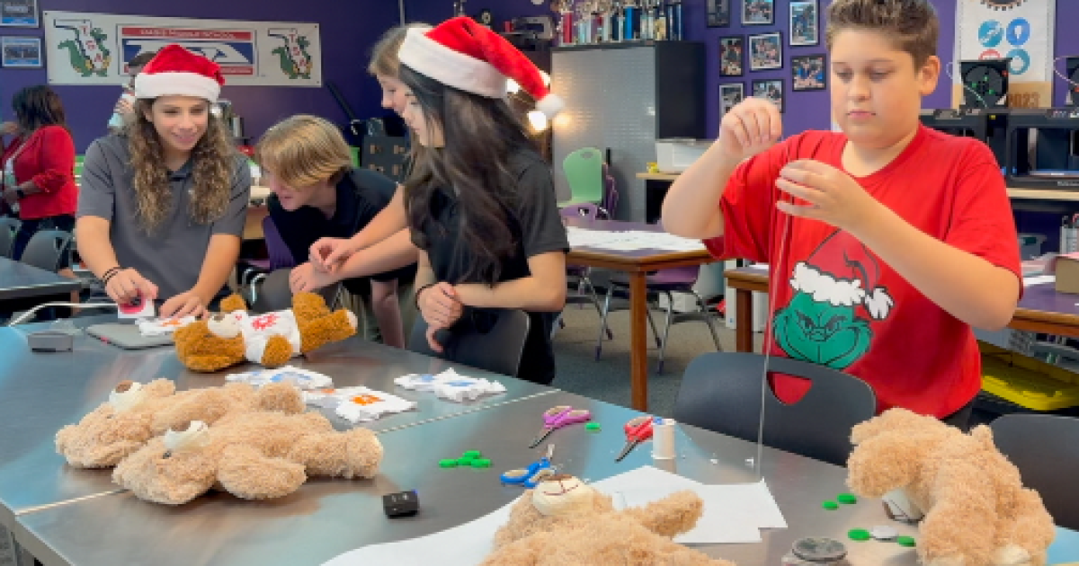 Oasis students create teddy bears to support classmates diagnosed with diabetes [Video]