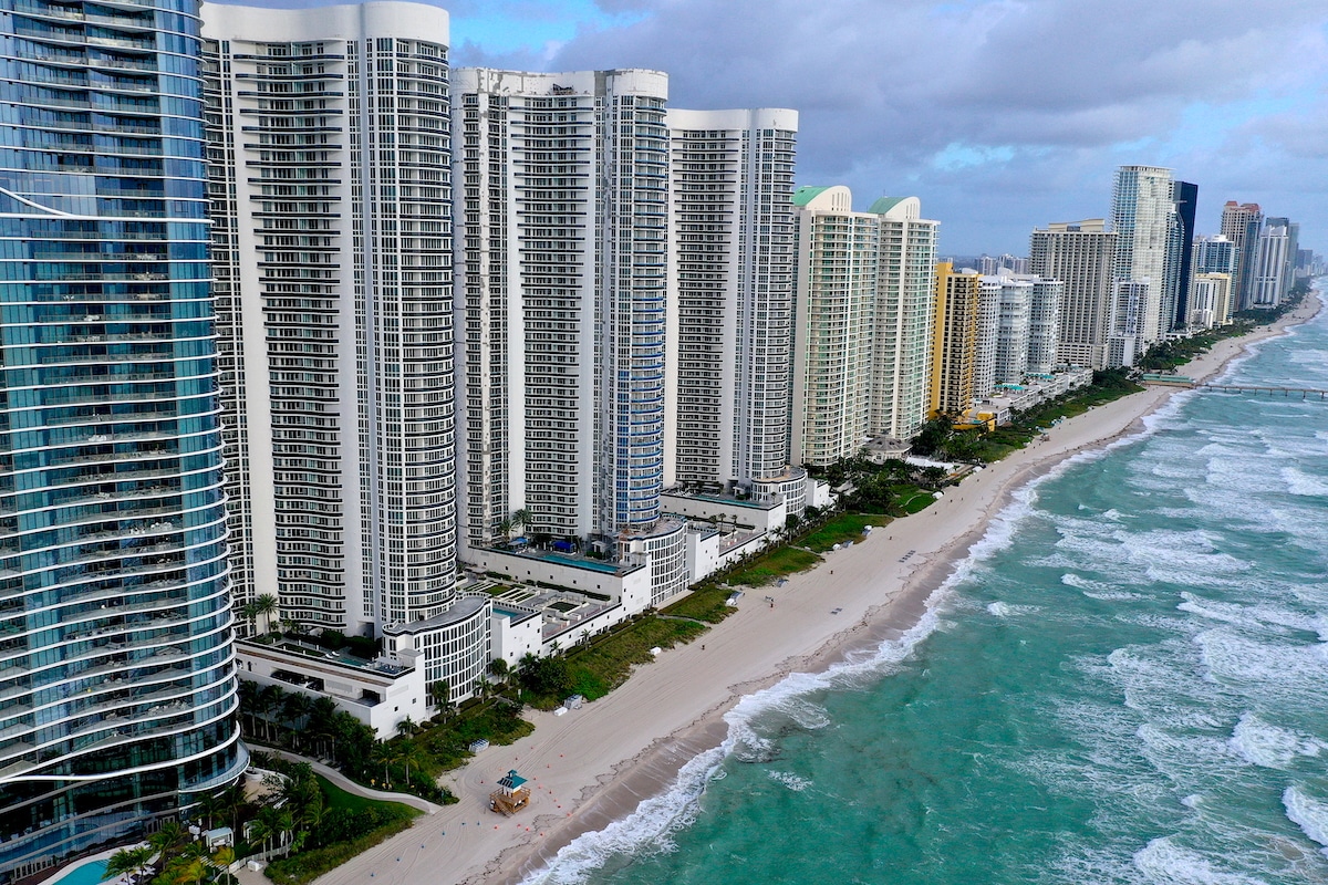 South Floridas Beachfront Buildings Sinking Faster Than Expected, Research Finds [Video]