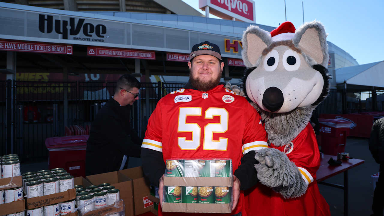 The Kansas City Chiefs Enlist the Help of Hy-Vee to Create Holiday Meals Benefiting Harvesters [Video]