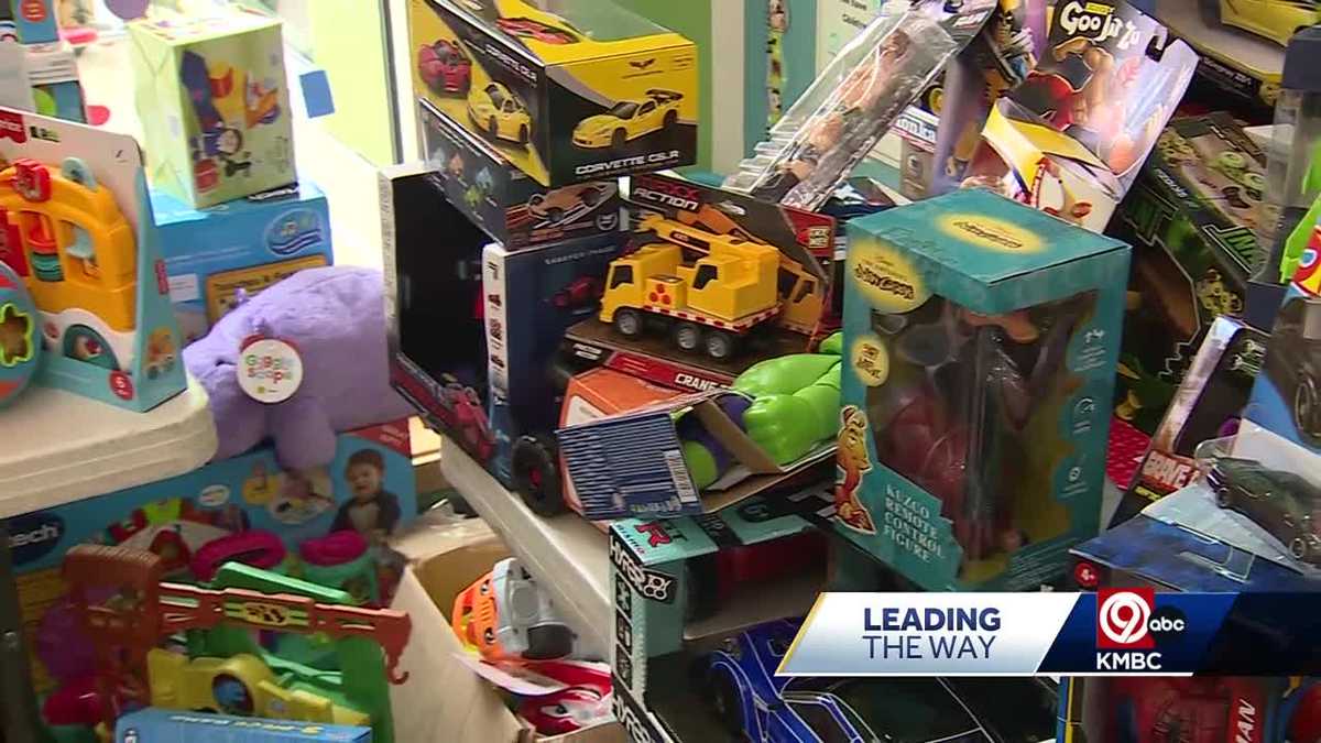 Miracle on 47th Street saves Christmas for Kansas City families [Video]