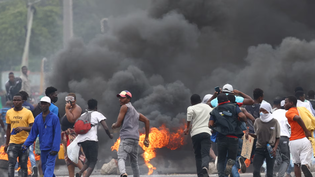 Al menos 33 muertos tras la fuga de 1.534 presos en Mozambique [Video]