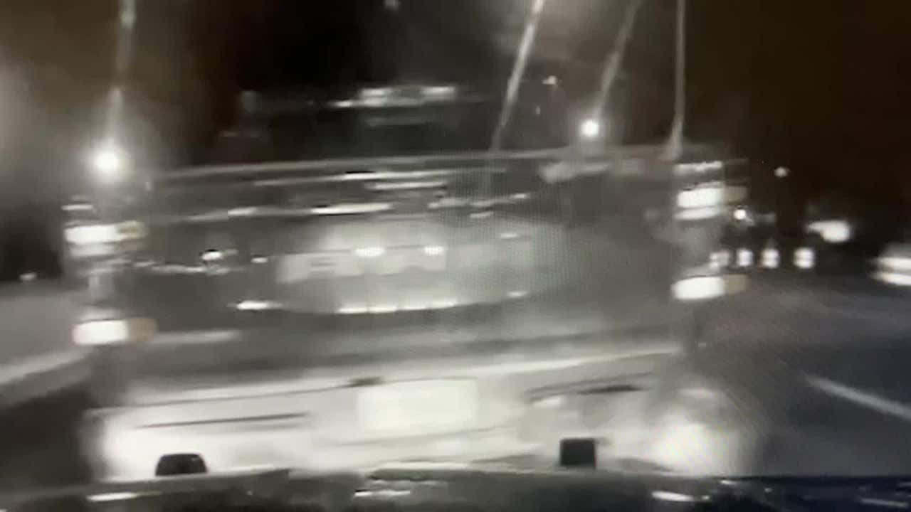 Pinellas County deputies use PIT maneuver to end chase [Video]