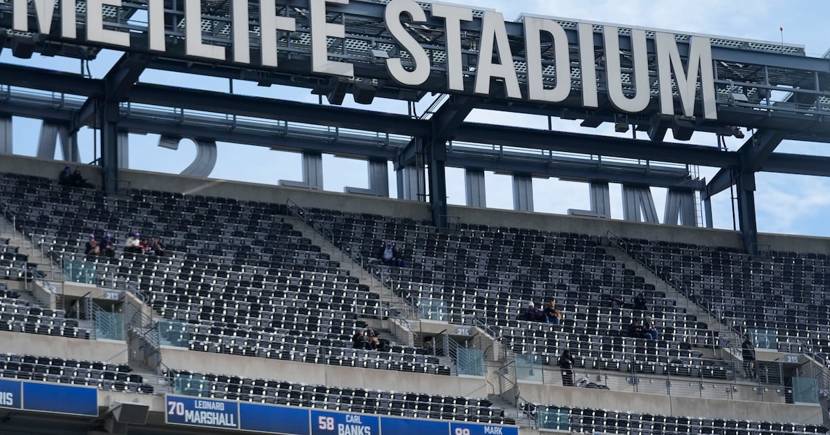 Weather to keep planes carrying protest banners away from Giants