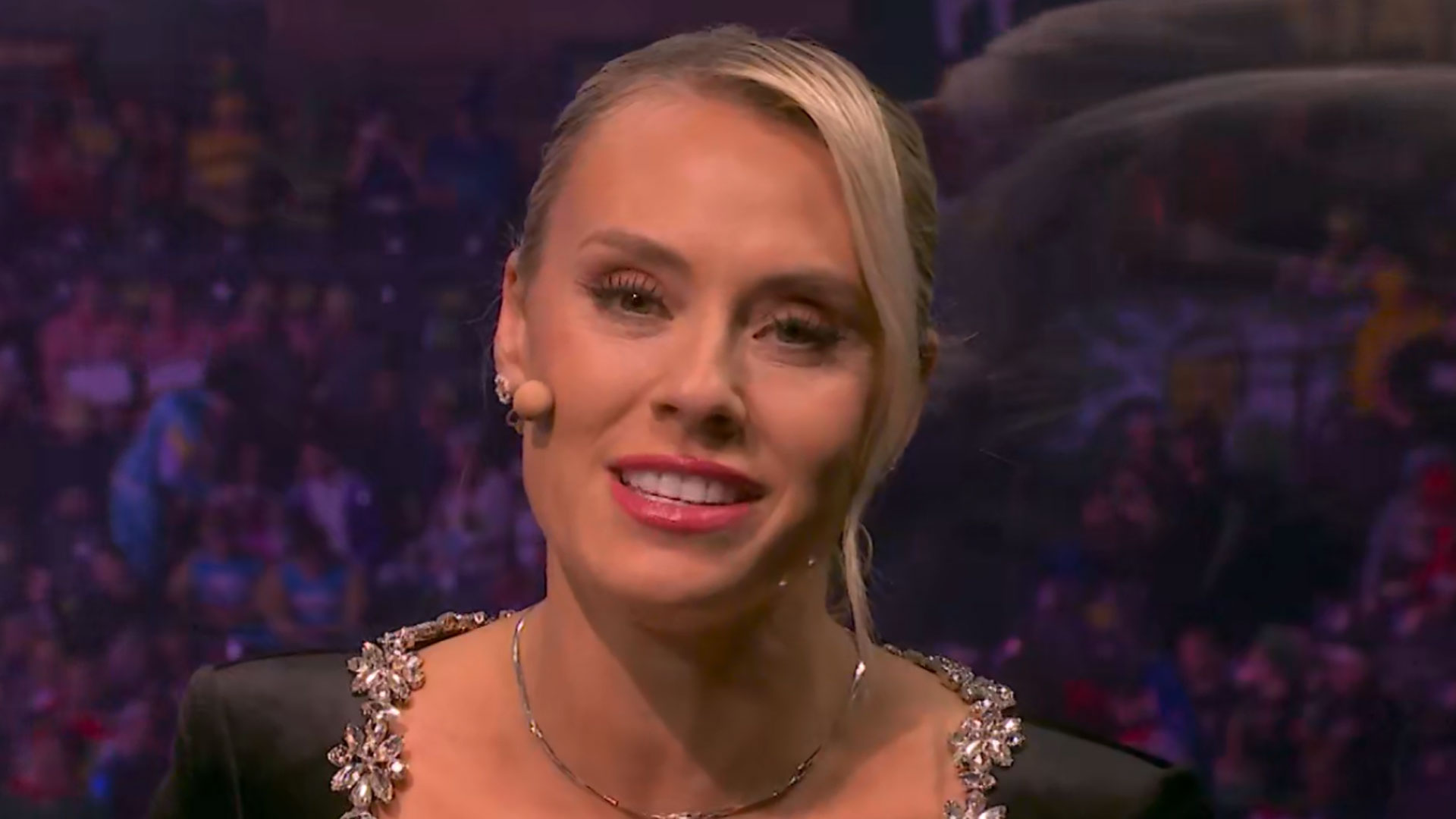 Emma Paton dazzles in bold, sparkly outfit live on Sky Sports for return of World Darts Championship after Christmas [Video]