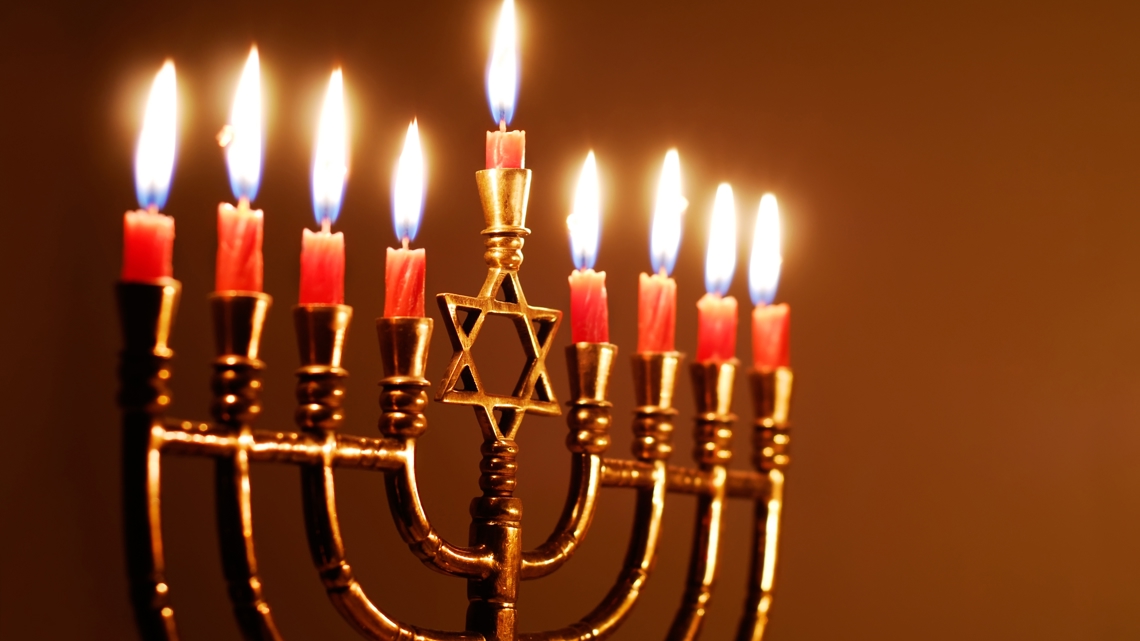 Chanukah celebration in Waco offers grand menorah lighting, music and activities [Video]