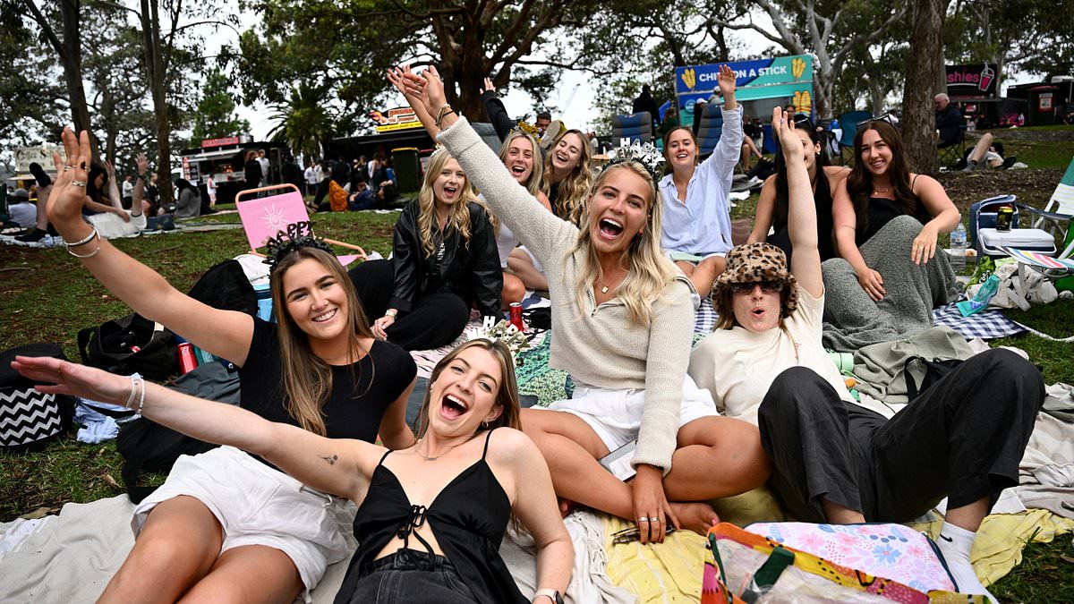 Everything you need to know about Sydney’s New Year’s Eve fireworks: Best vantage points around Sydney Opera House and Sydney Harbour Bridge, how to get to the harbourside waterfront, weather warning and more [Video]