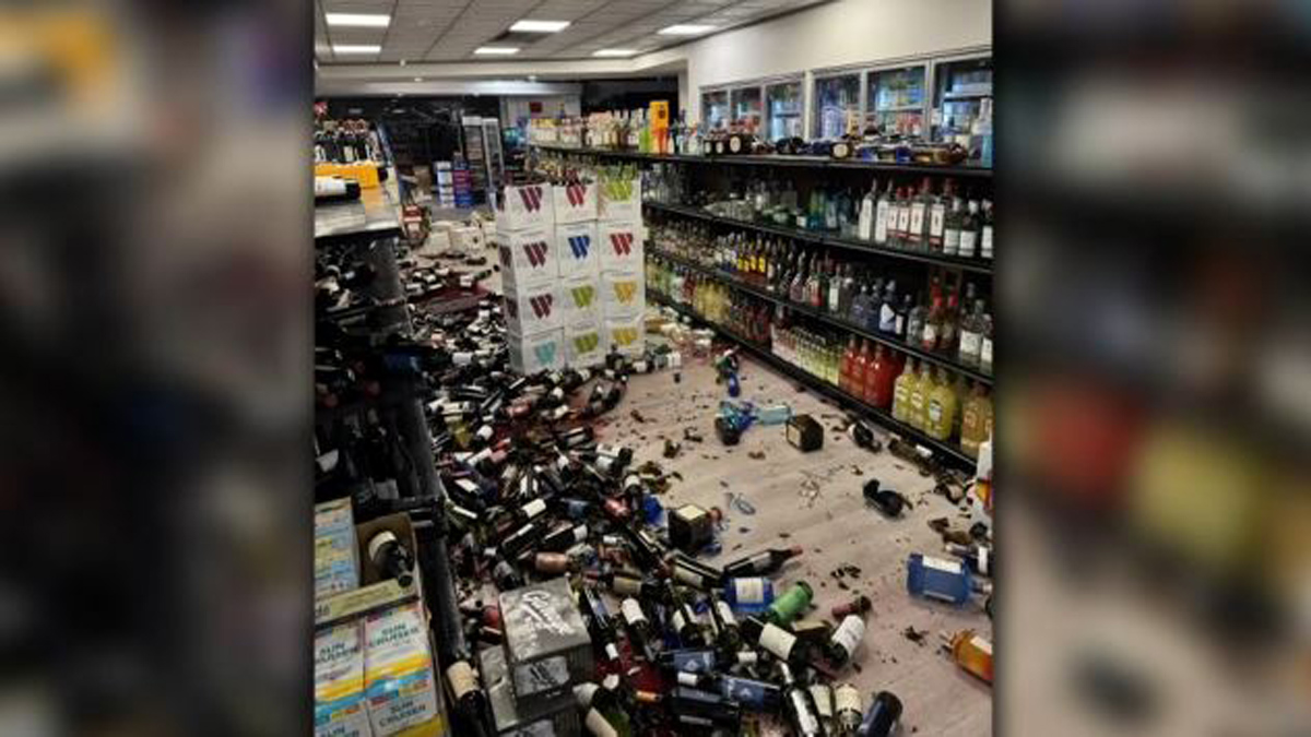 Thousands of dollars worth of bottles smashed at North Andover liquor store – Boston News, Weather, Sports [Video]