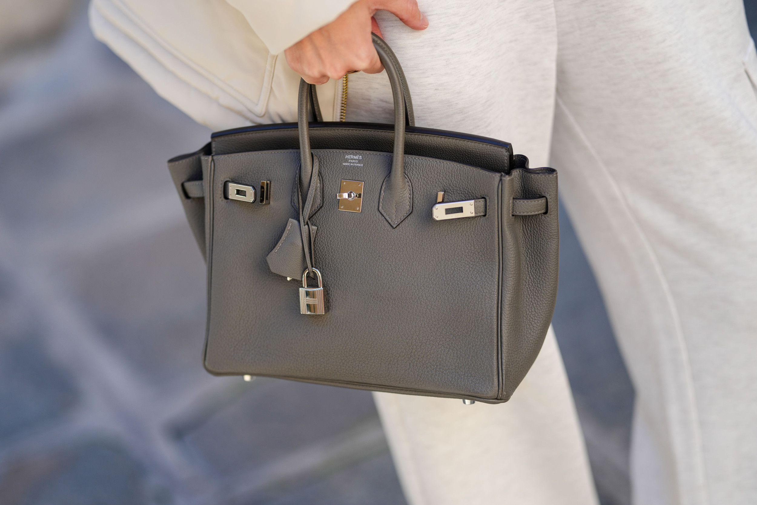 Walmart’s Viral Birkin Bag Dupe Is Bad News for Luxury Brand, Experts Say [Video]