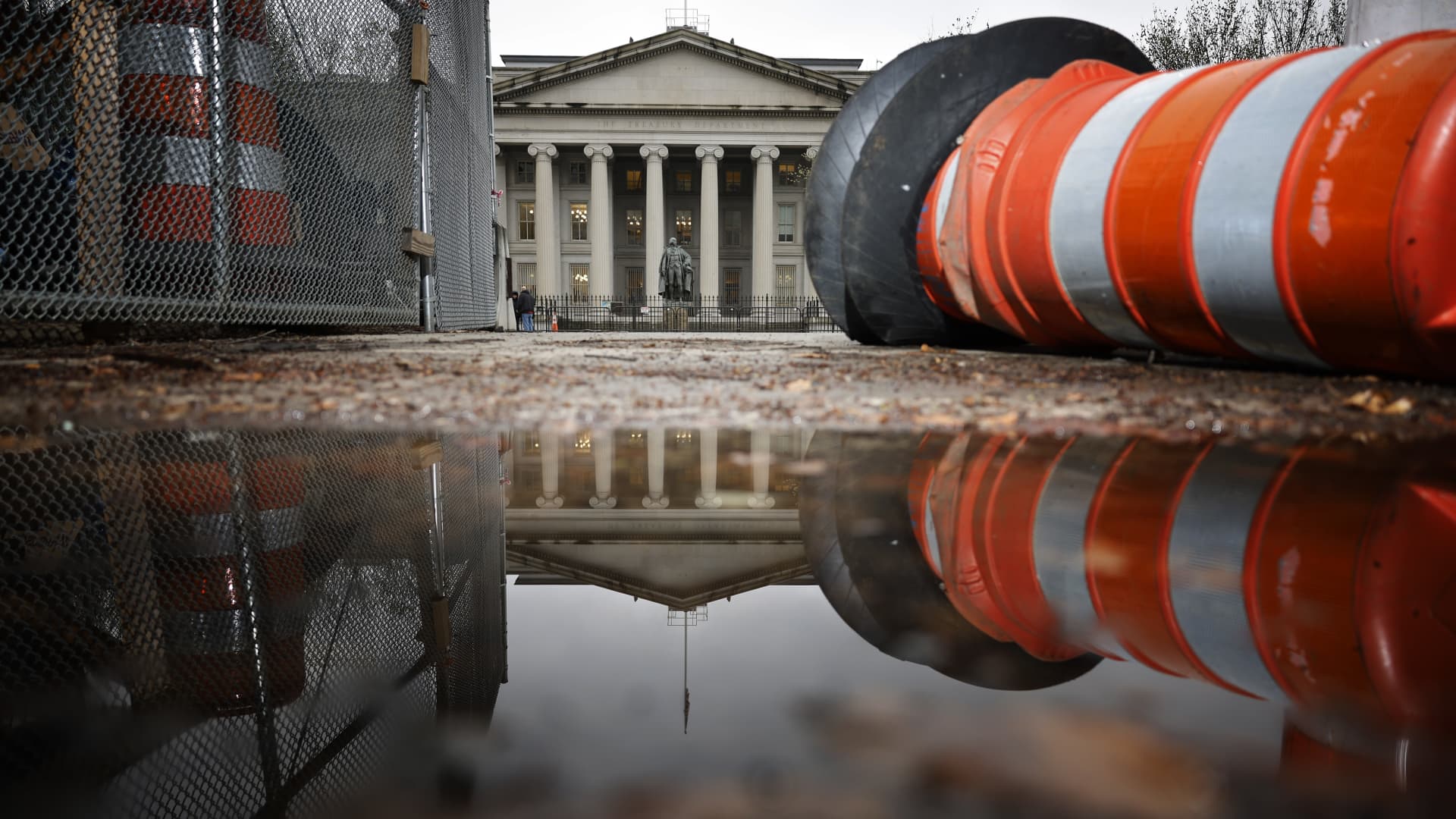 U.S. Treasury says its computers were hacked by a Chinese ‘threat actor’ in a ‘major incident’ [Video]