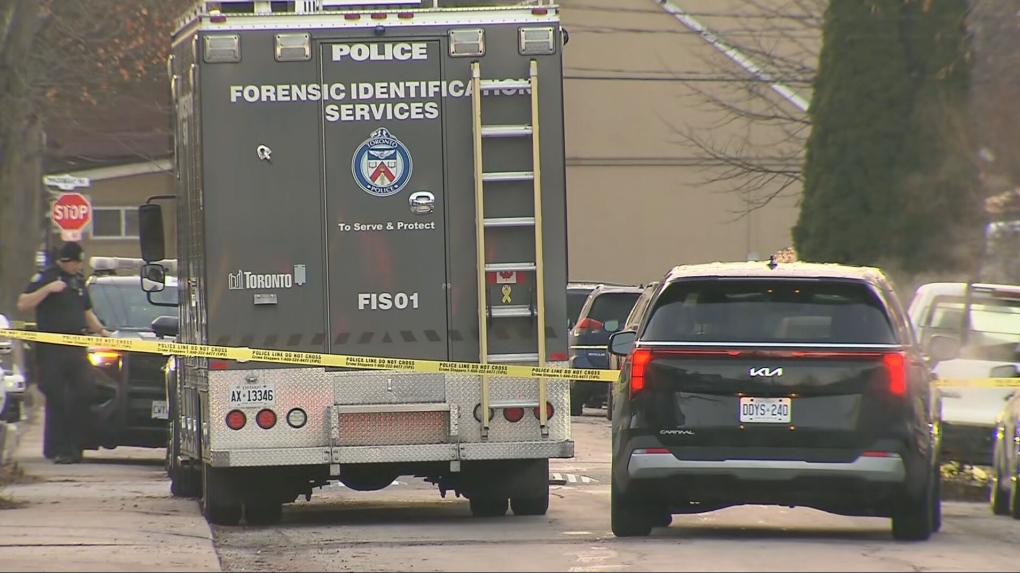 Man shot and killed, second man stabbed inside Toronto home [Video]