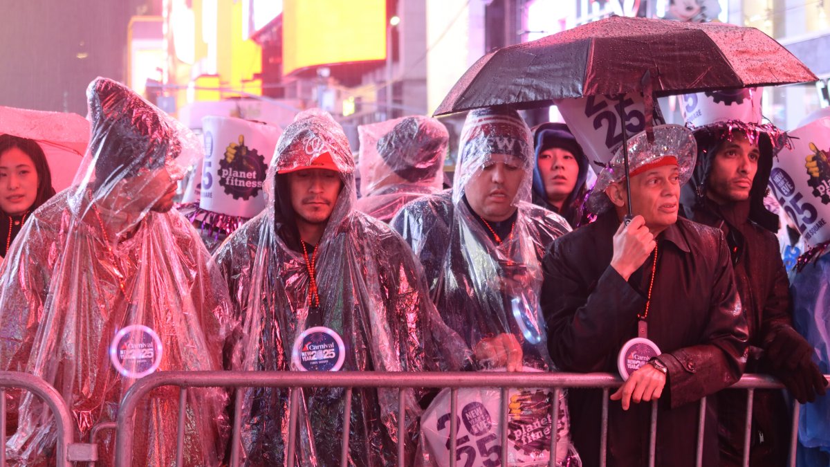 Could lightning strikes impact Times Square New Years Eve ball drop?  NBC New York [Video]