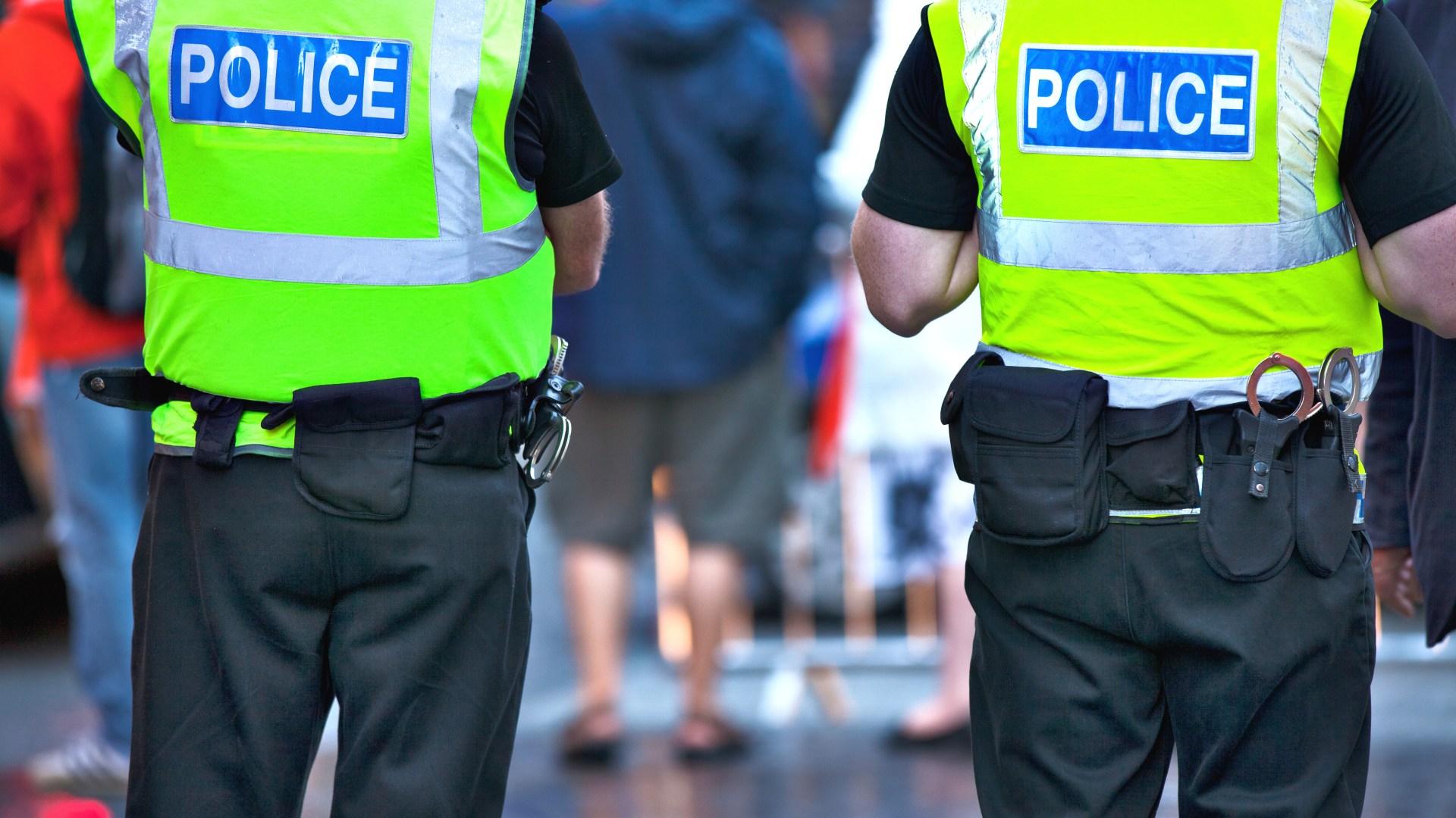 Cops abandoned four unsolved crimes every minute last year – as Labour accuse Tories of gutting neighbourhood policing [Video]