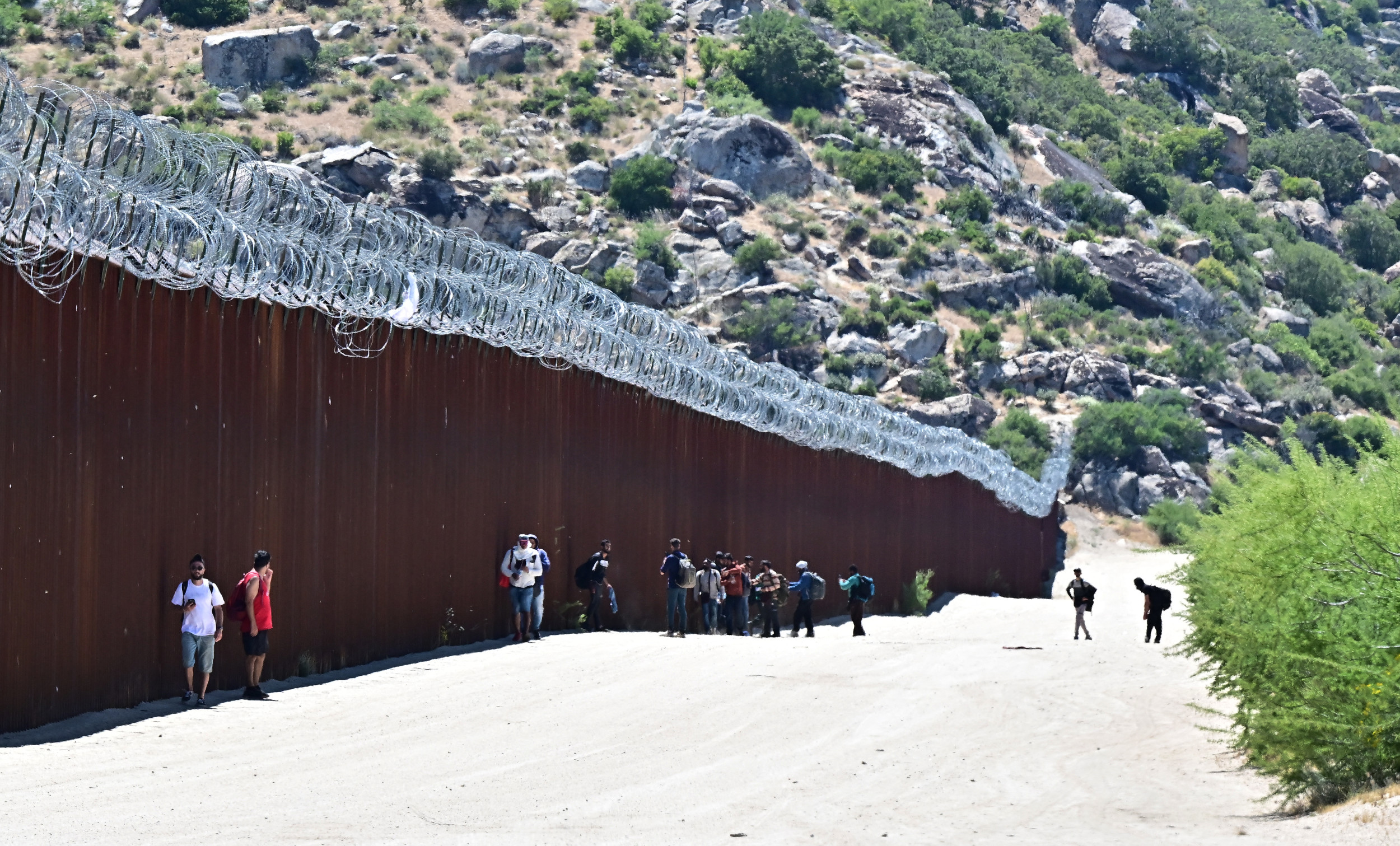 Is Mexico Sending Hundreds of Lawyers to US to Help Migrants? What We Know [Video]