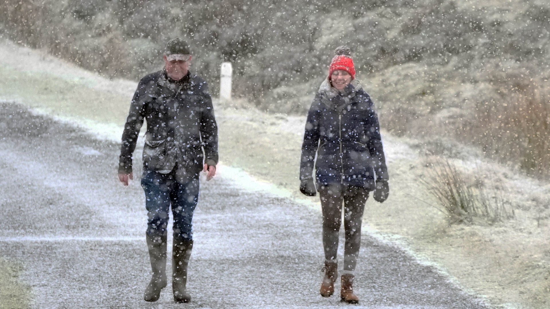 Simon Harris gives new school closure update as EVERY county hit with weather warning ahead of -10C Artic snap [Video]