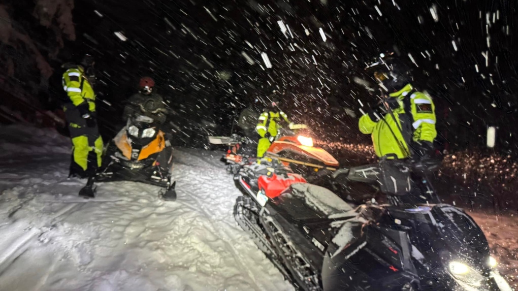 Lost skiers rescued off B.C. mountain [Video]