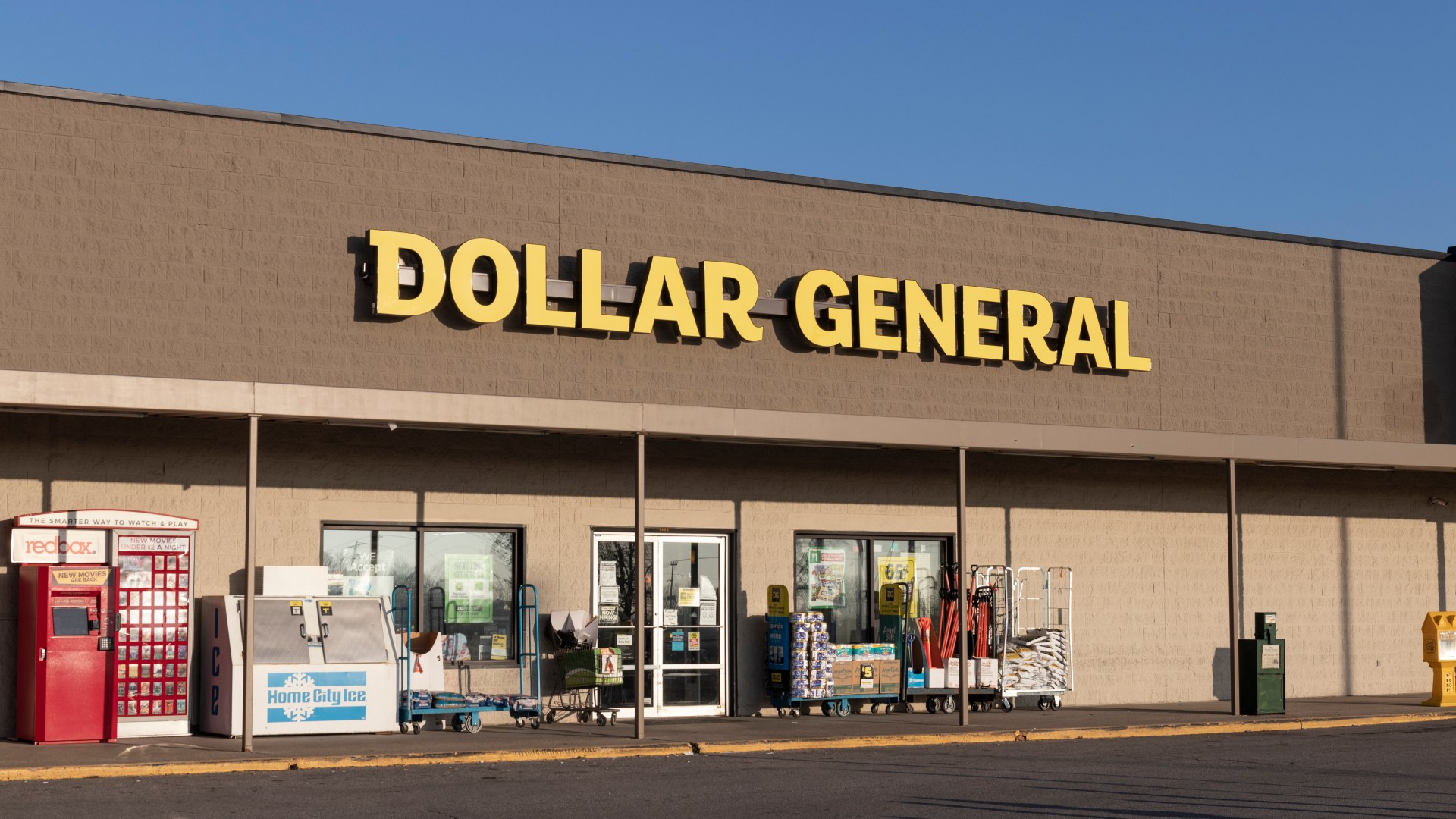 Dollar General apologizes after shopper rips ‘pathetic’ store for understaffing that leads to self-checkout chaos [Video]