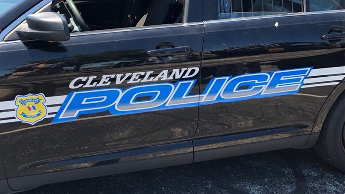 Cleveland police investigate death of 25-year-old man [Video]