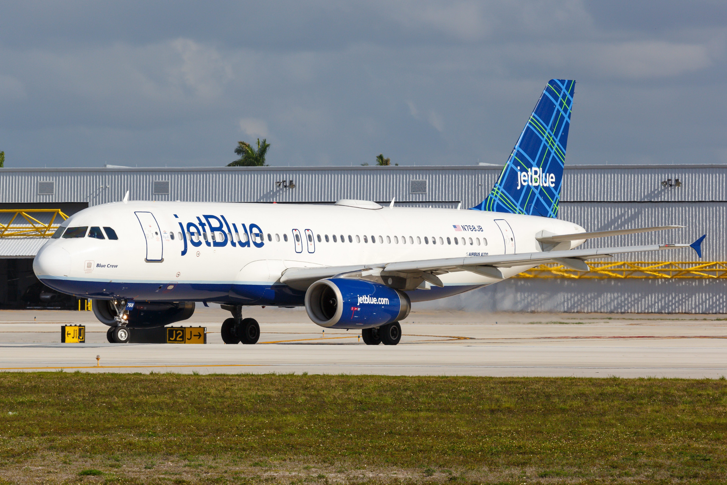 Two People Found Dead In JetBlue Aircraft [Video]