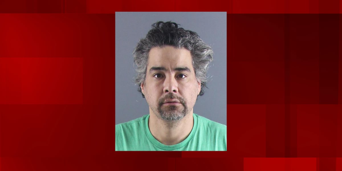 Peoria man charged after reportedly sending inappropriate texts messages to minor [Video]