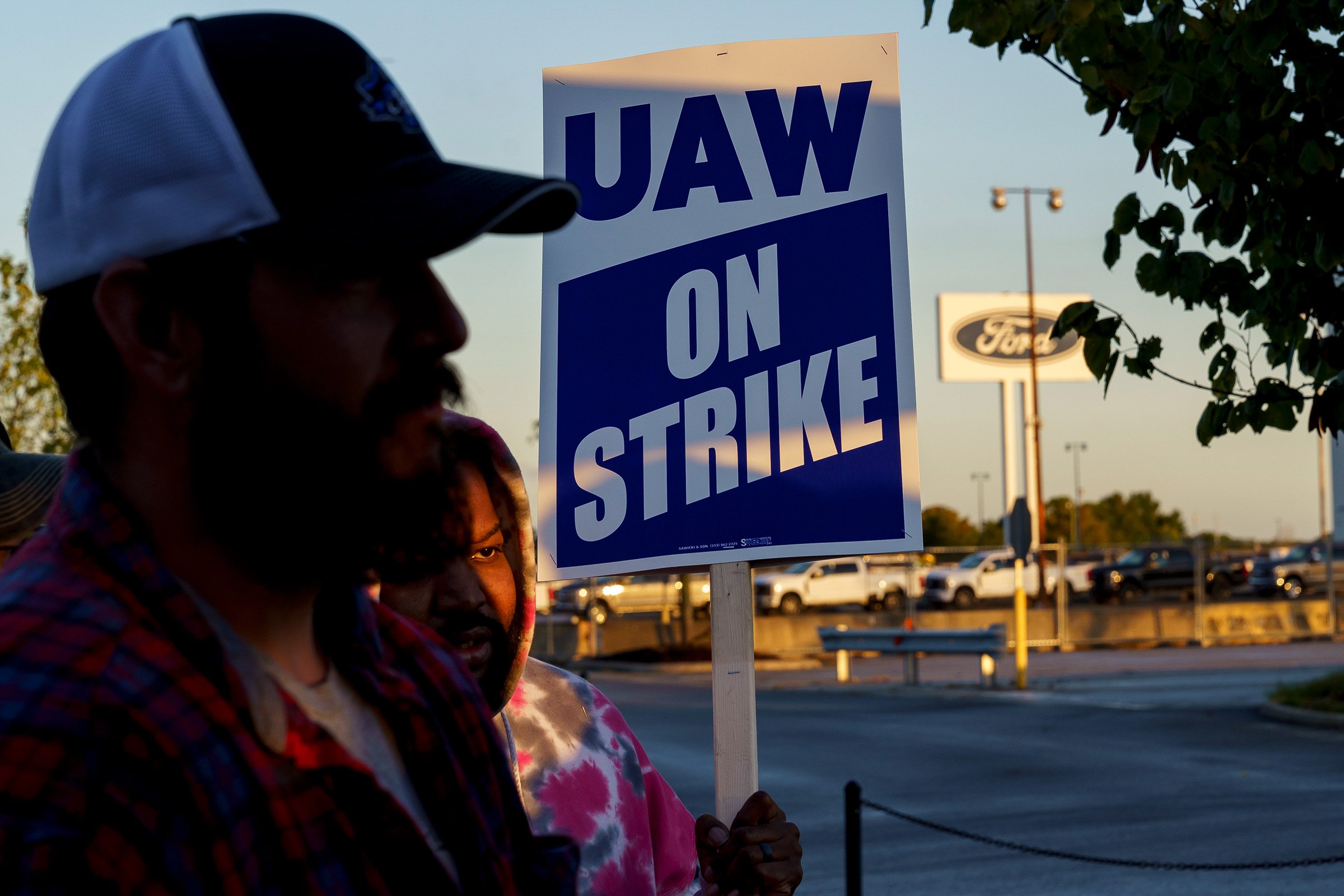 Electric Vehicle Battery Plant Workers in Kentucky File for Election to Join UAW [Video]