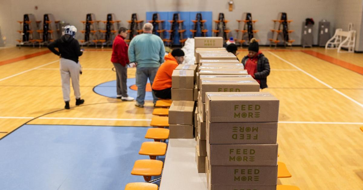 Richmond schools give meals to families during water crisis [Video]