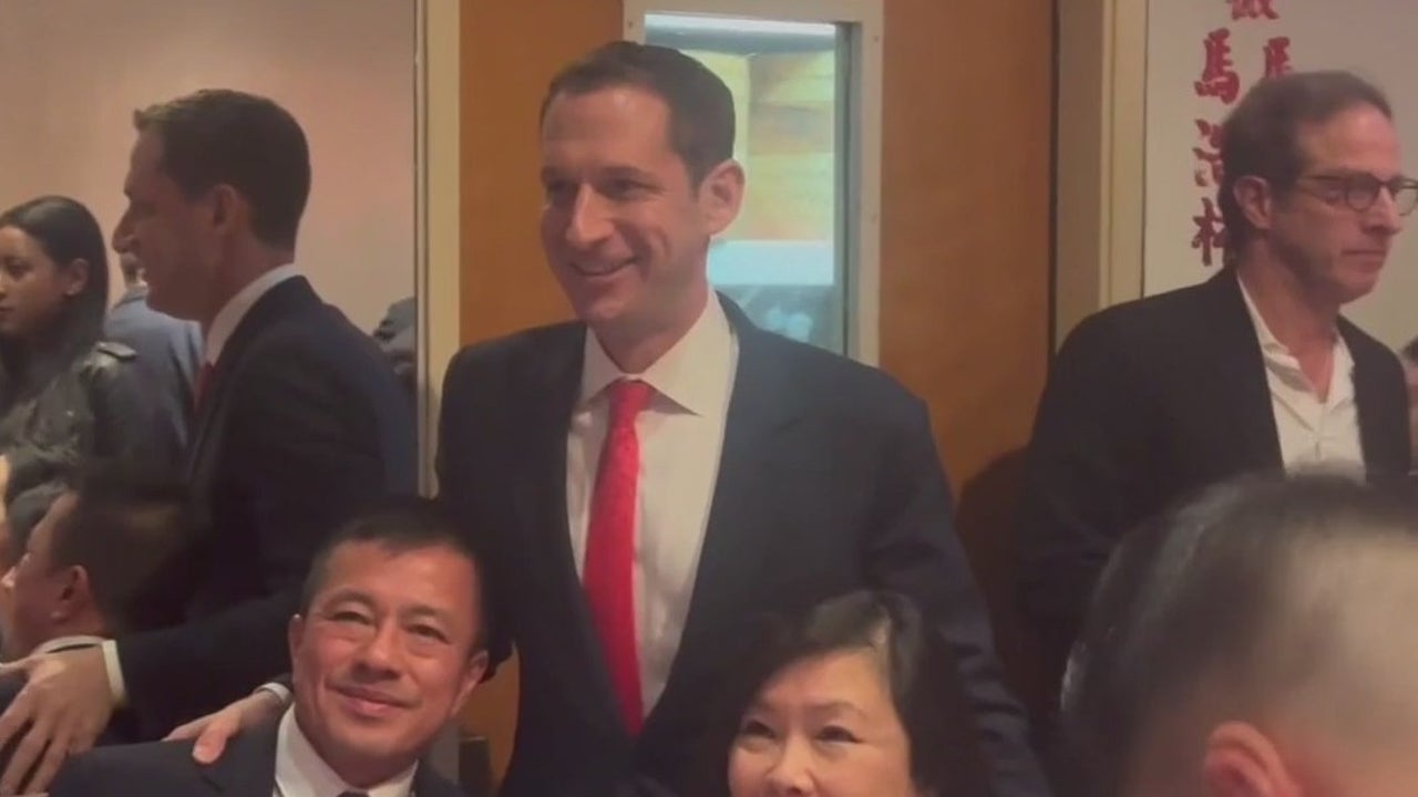 New San Francisco Mayor Daniel Lurie celebrates inauguration night in Chinatown with banquet and night market [Video]