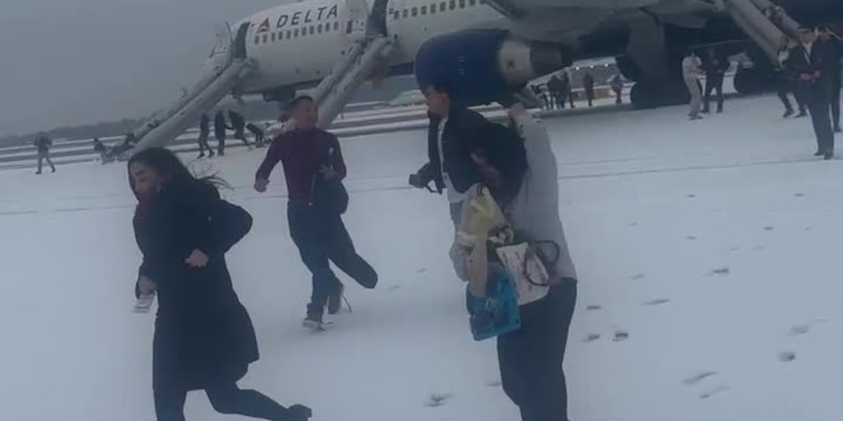 VIDEO: 200 evacuated from Delta plane after engine issue amid snow [Video]