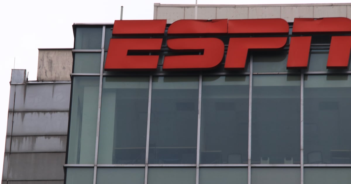 Venu Sports streaming service scrapped by Disney, Fox, Warner Bros  WSOC TV [Video]