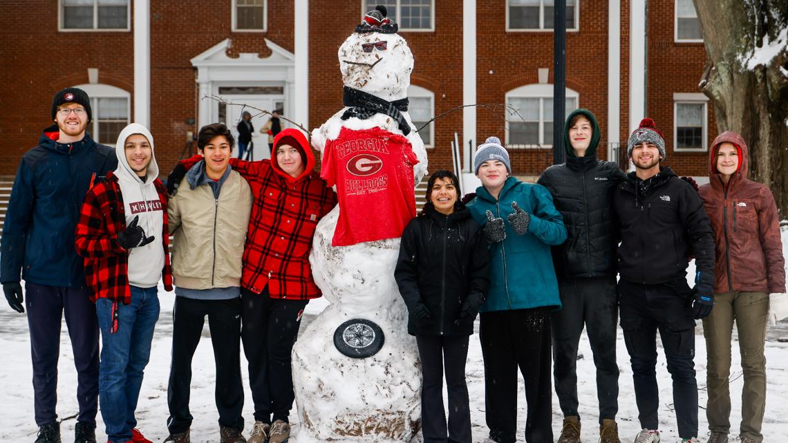 How UGA students celebrated their first snow day in years [Video]