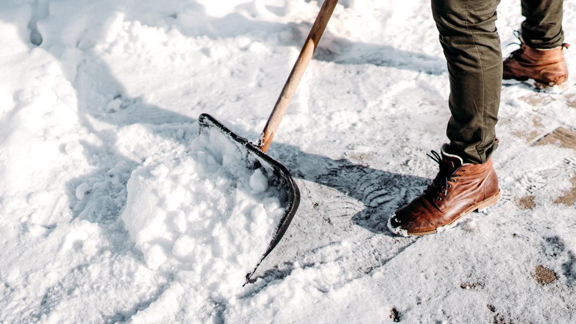 Maumee volunteers offer snow shoveling services; accumulation forecasted for NWO [Video]