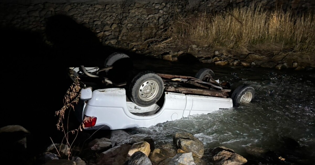 Bystanders rescue driver after rollover crash into Spanish Fork River [Video]