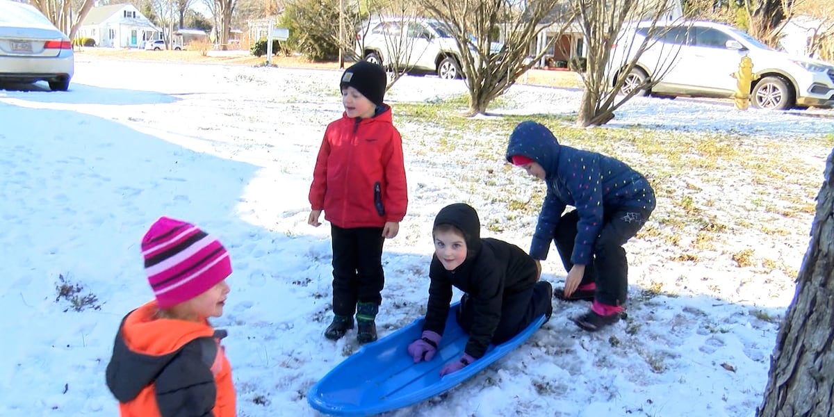 Snow day fun ahead of hazardous, icy roads in communities north of Charlotte [Video]