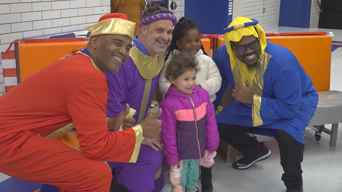 York families come together to celebrate Three Kings Day [Video]